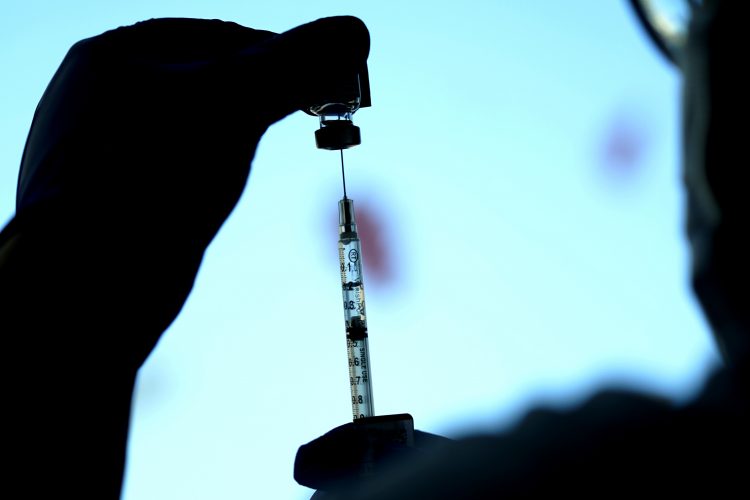 US offers investment to boost global COVID vaccine capacity